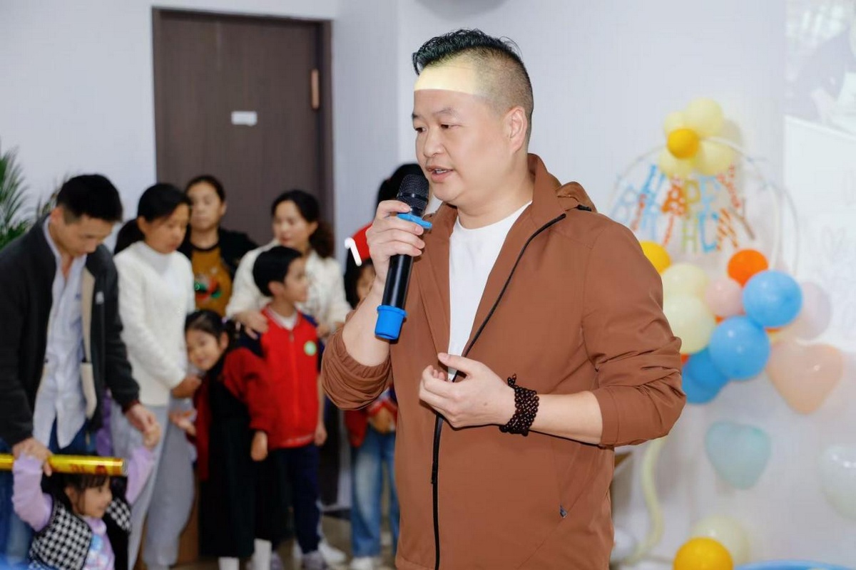 雅德裕公司举办十月员工生日会